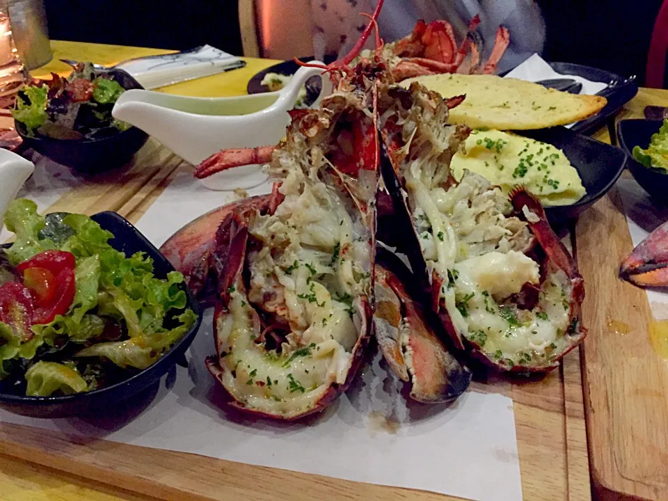 Grilled lobster in shell with chili and garlic butter|PhUnGさん