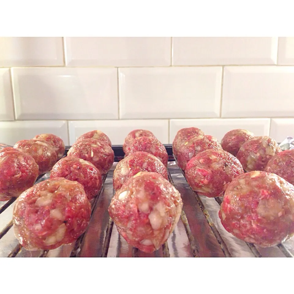 Snapdishの料理写真:Meatballs to go! #whole30|Carla Arendさん