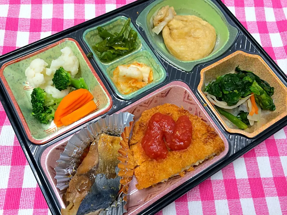 Snapdishの料理写真:鯵の照り煮 日替わり弁当 豊川市仕出し|Naokazu Kuritaさん