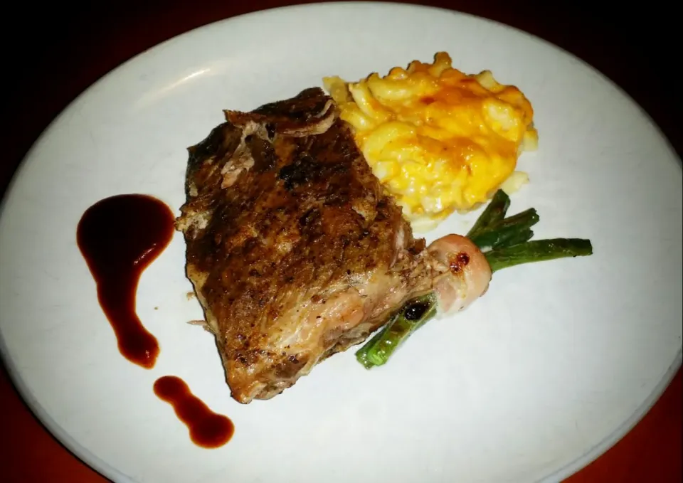 Dry Rub Ribs, Macaroni and Cheese, Bacon wrapped Green Beans with ranch glaze, Cornbread Muffins (not pictured)|Dan Williamsさん