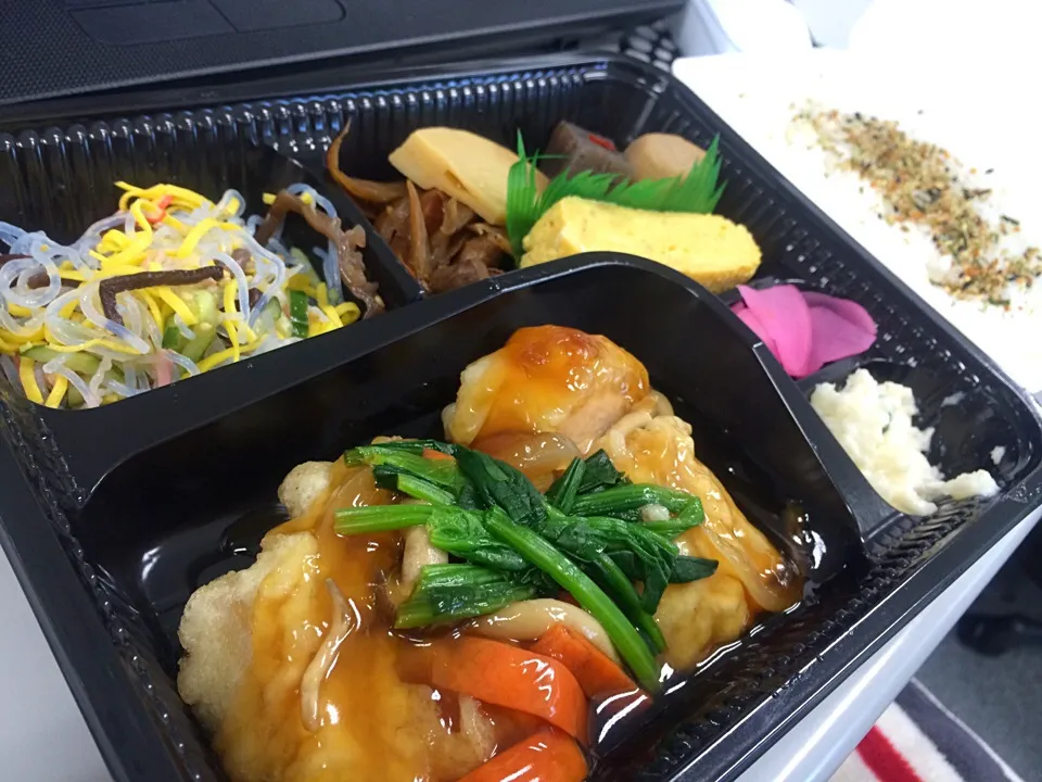 Snapdishの料理写真:鶏天の甘酢あん弁当。|liccaさん