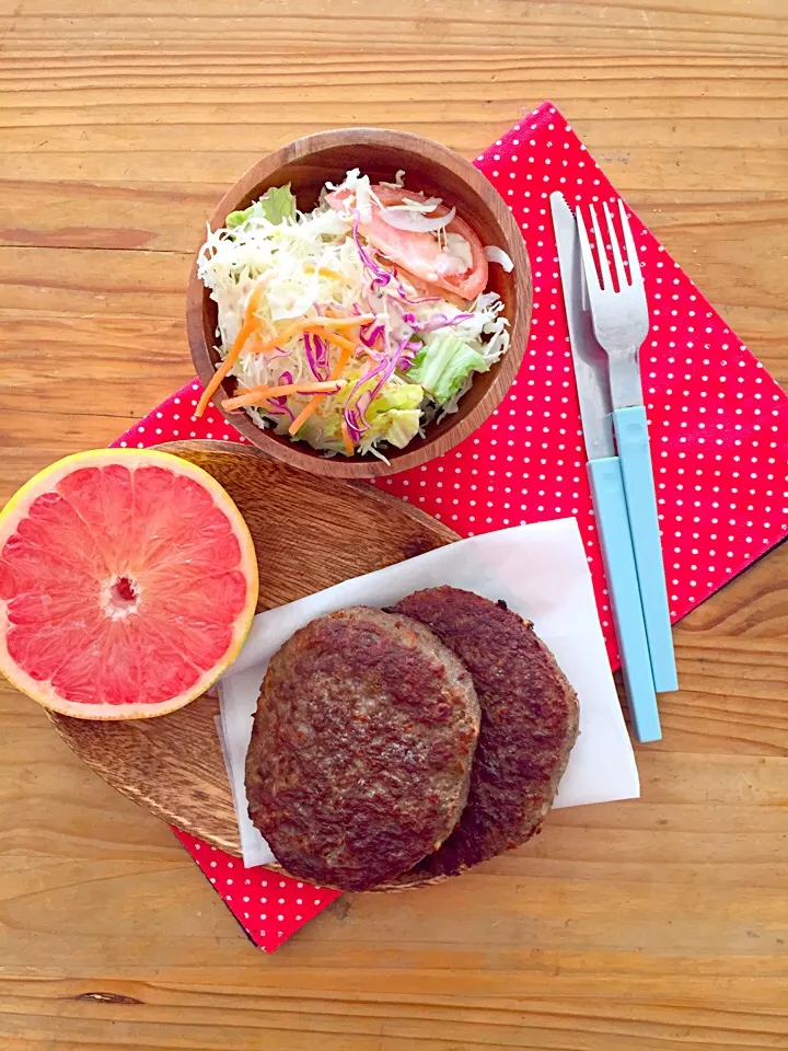 Lunch! Breadless  burgers  😁|Amia Ersantiさん