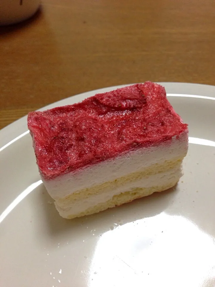 Snapdishの料理写真:宇宙食 いちごのショートケーキ|ゆりりんさん