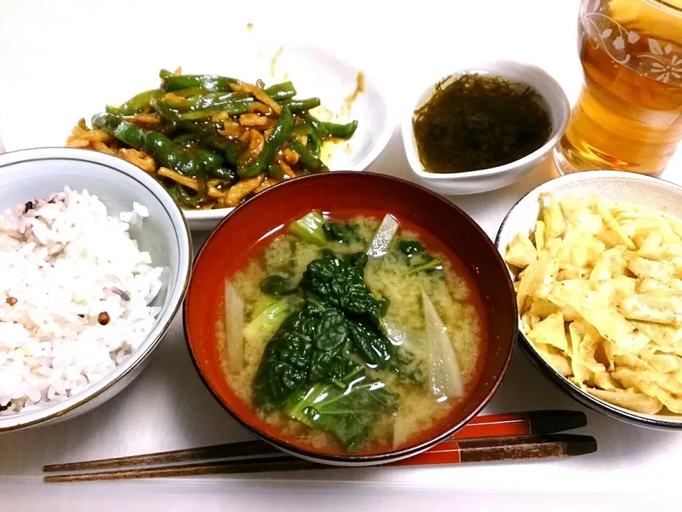 青椒肉絲、キャベツのごま和え、もずく酢、ご飯、ちぢみ雪菜と大根の味噌汁|beesukei（献立備忘録）さん