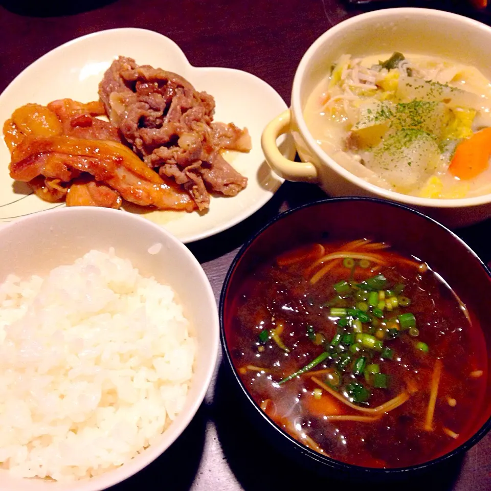 Snapdishの料理写真:鶏肉&豚肉の生姜焼き、あおさの味噌汁、野菜の洋風煮込み|ぼぶさん