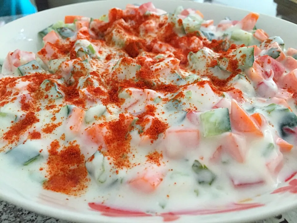 Raita (yoghurt salad) tomatoes, cucumber, capsicum.|Ismahan Khanさん