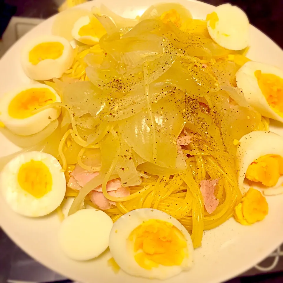 Snapdishの料理写真:ゆで卵とハムと玉ねぎのパスタ|ゆりさん