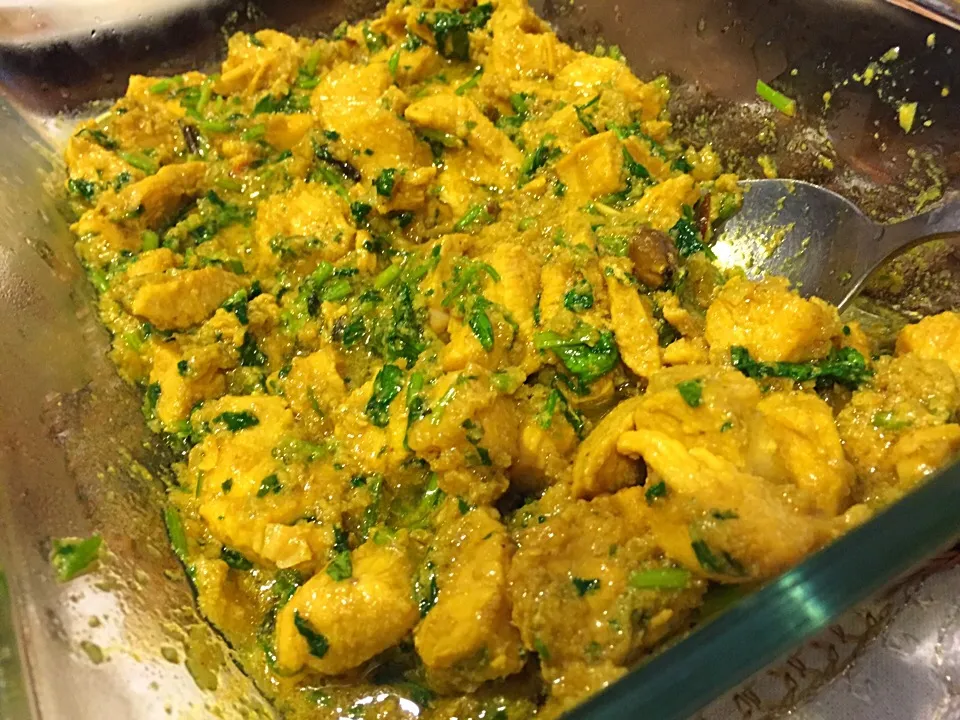 Snapdishの料理写真:Turmeric chicken curry|Ismahan Khanさん