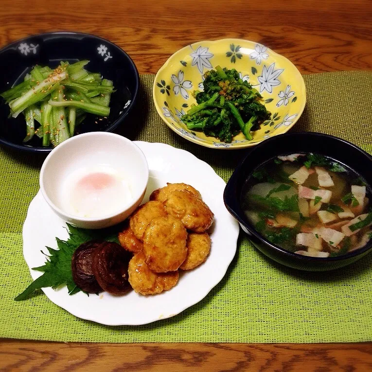 セロリのサラダ・菜の花の胡麻和え・セロリの葉とカブとベーコンのスープ・鶏の軟骨入りつくね|美也子さん