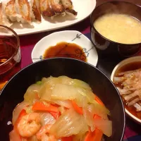 晩ご飯、中華丼、大根サラダ、餃子、玉子スープ|hatsuhoさん