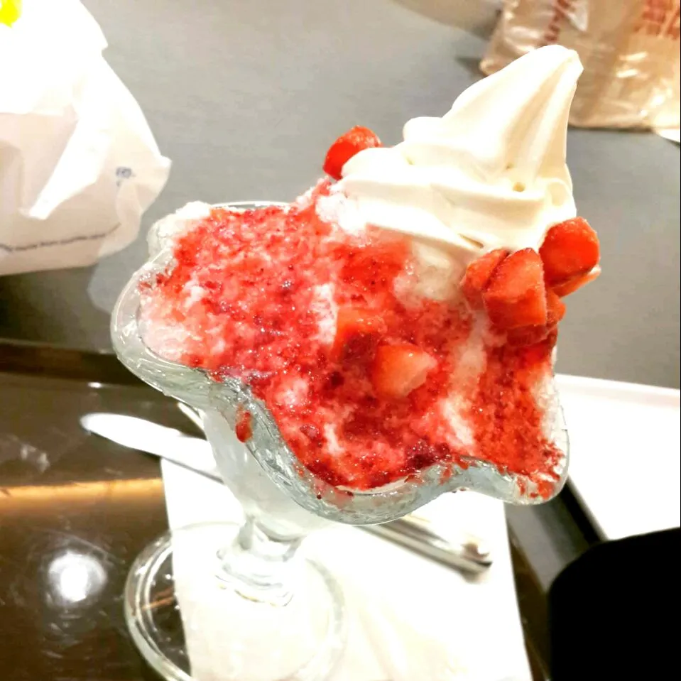 Snapdishの料理写真:creamy strawberry 🍧🍓|Yuffie Yuffさん