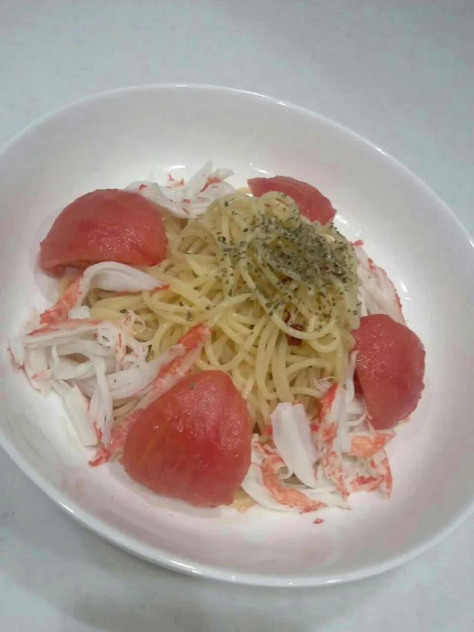 カニカマと湯むきトマトの冷製パスタ|しょっぴさん