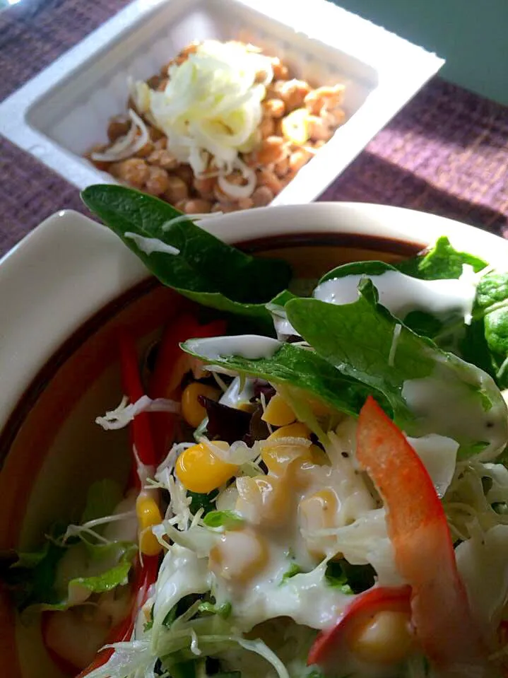 Healthy breakfast.. Salad and natto|Nigel Nakadaさん