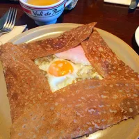 Snapdishの料理写真:Crepe jambon oeuf oignons fromage !|wedecineさん