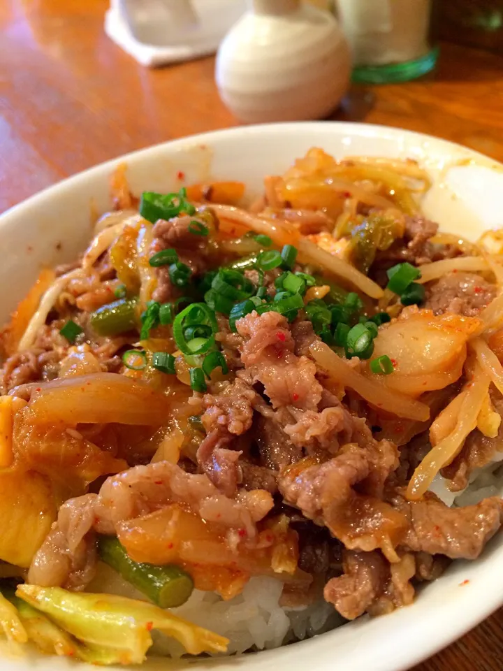 Snapdishの料理写真:牛焼肉キムチ丼|mogiさん