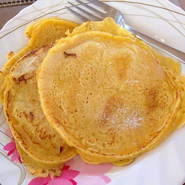 近所の屋台のパンケーキ的なもの。粉っぽい素朴な味…|Kenny Hiraiさん