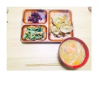 Snapdishの料理写真:#生姜焼き#野菜炒め#お漬物#豚汁|mikiさん