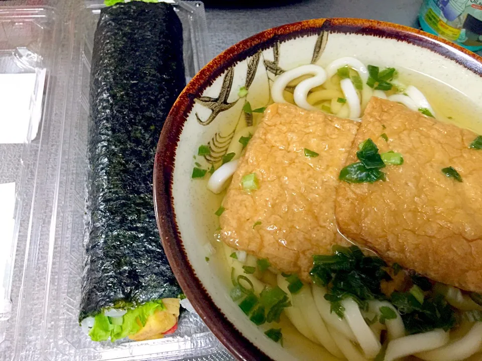 恵方巻のサラダ巻きときつねうどん。|神龍さん