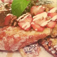 Snapdishの料理写真:Brûlèe French Toast with Strawberry Cream|Chelleさん