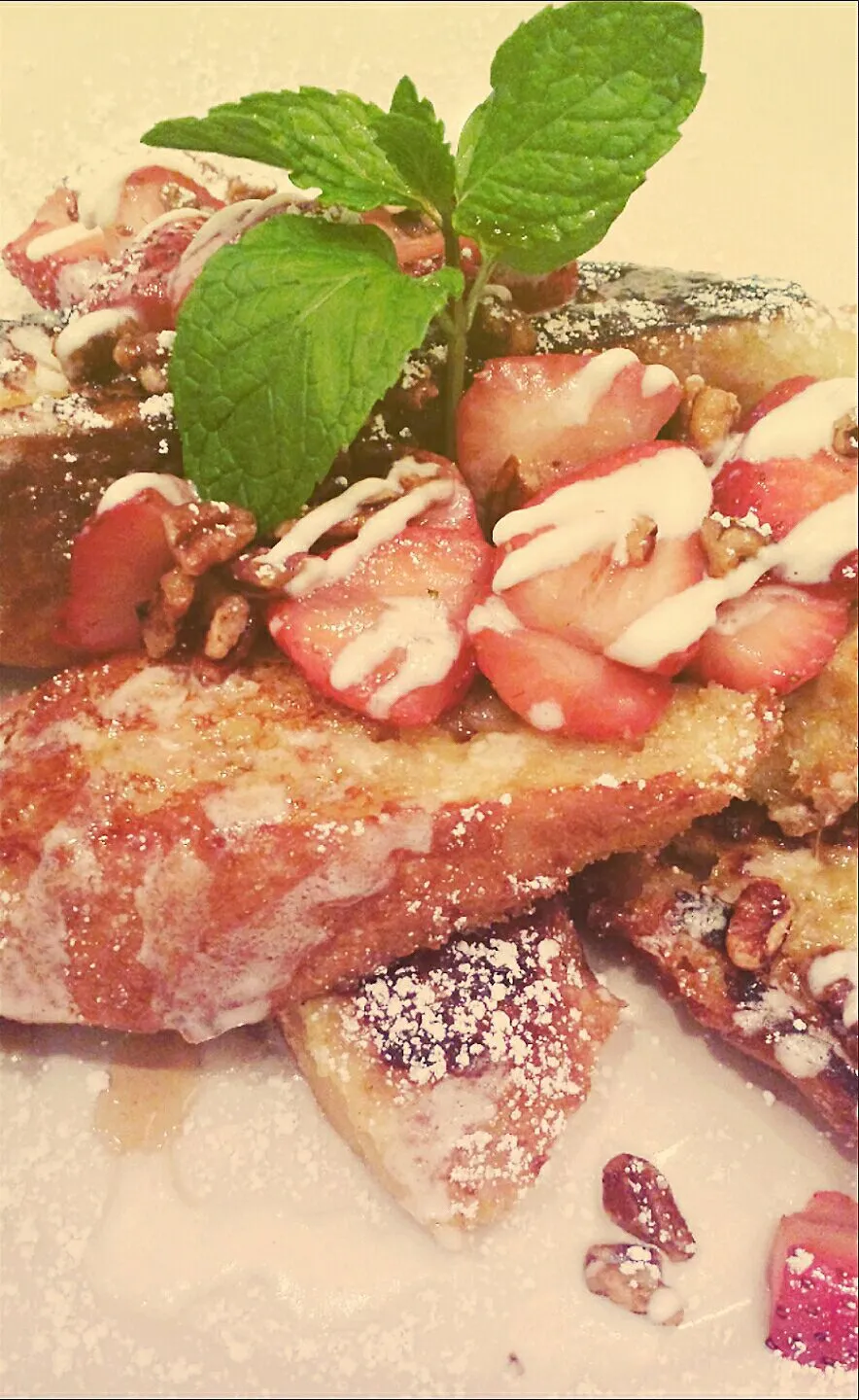 Brûlèe French Toast with Strawberry Cream|Chelleさん