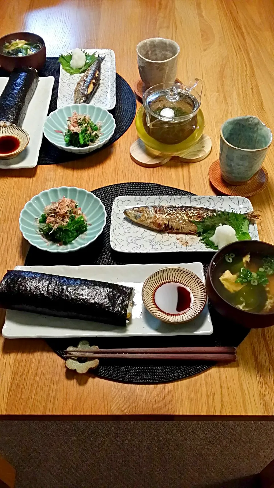 Snapdishの料理写真:恵方巻、鰯塩焼き、菜の花のおひたし、お吸い物。|Manabu  Yamasakiさん