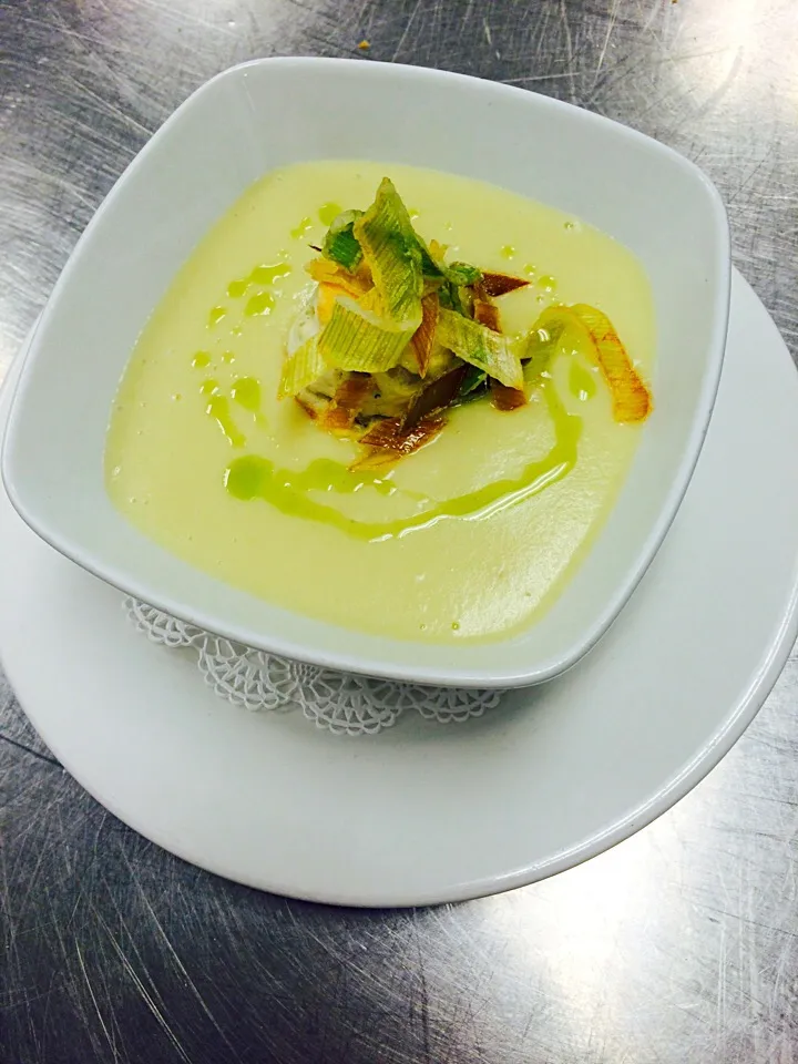 Potato Leek soup with crispy leeks and blue cheese scone|Milka Papricaさん