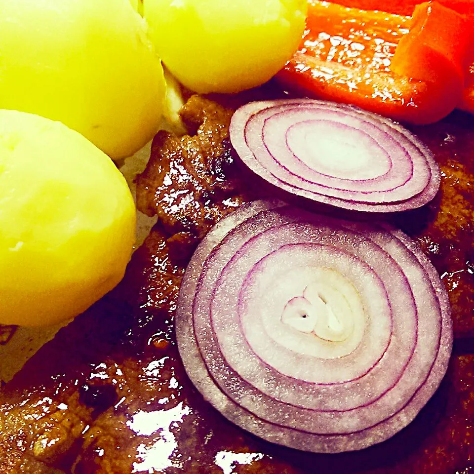 beef stake with potatoes|Metta Wutiwongsereeさん