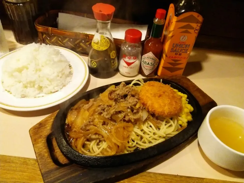 キッチン カロリーの『カロリー焼き＆カニクリームコロッケ』、780円。|東京ライオンズさん