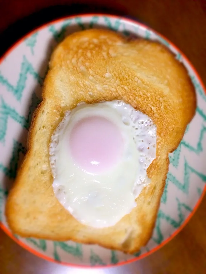 目玉焼きのせトースト|スヌンピさん