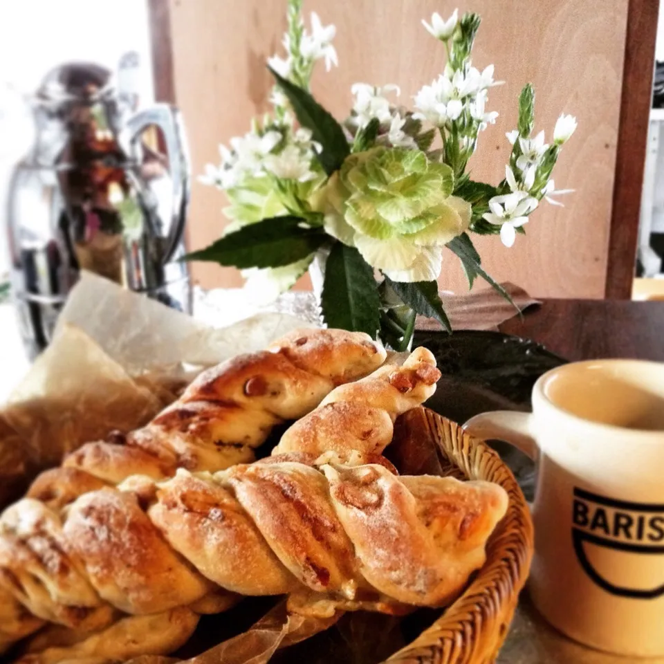 Snapdishの料理写真:Freshly Baked Blue Cheese, Nuts and Bacon Twists ☕️|tayukoさん