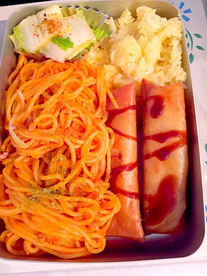 Snapdishの料理写真:パパお弁当🍱 春巻き、ミートソーススパゲッティ、白菜の浅漬け、デコふり鮭風味ごはん|ch＊K*∀o(^^*)♪さん