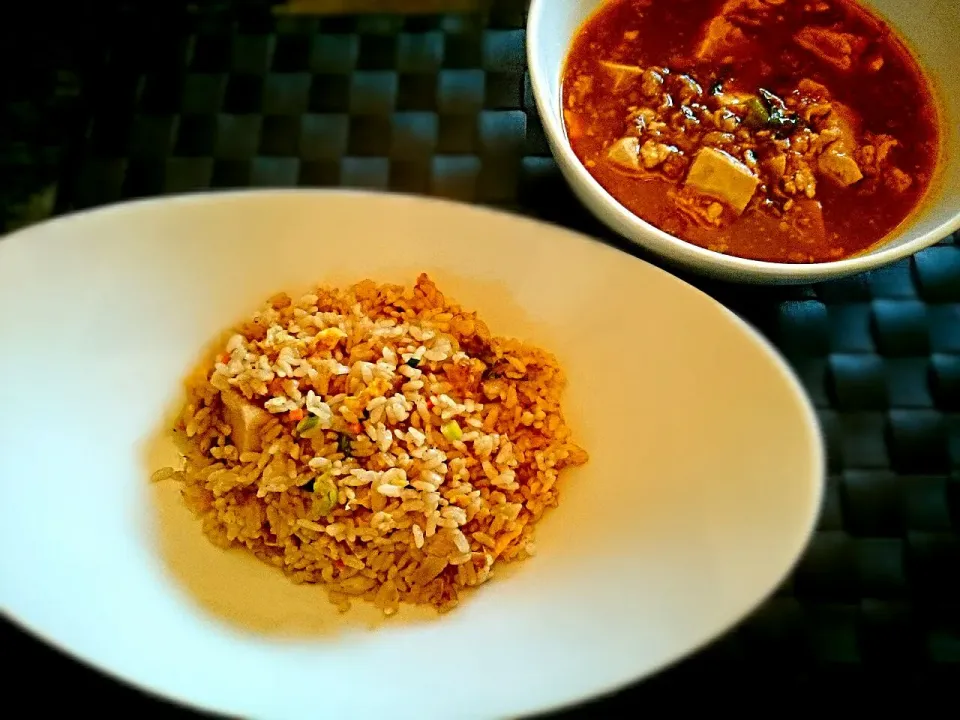 今日のお昼ご飯は、昨夜作りすぎて 食べきれなかった 焼豚チャーハンと 麻婆豆腐♪|yokoさん