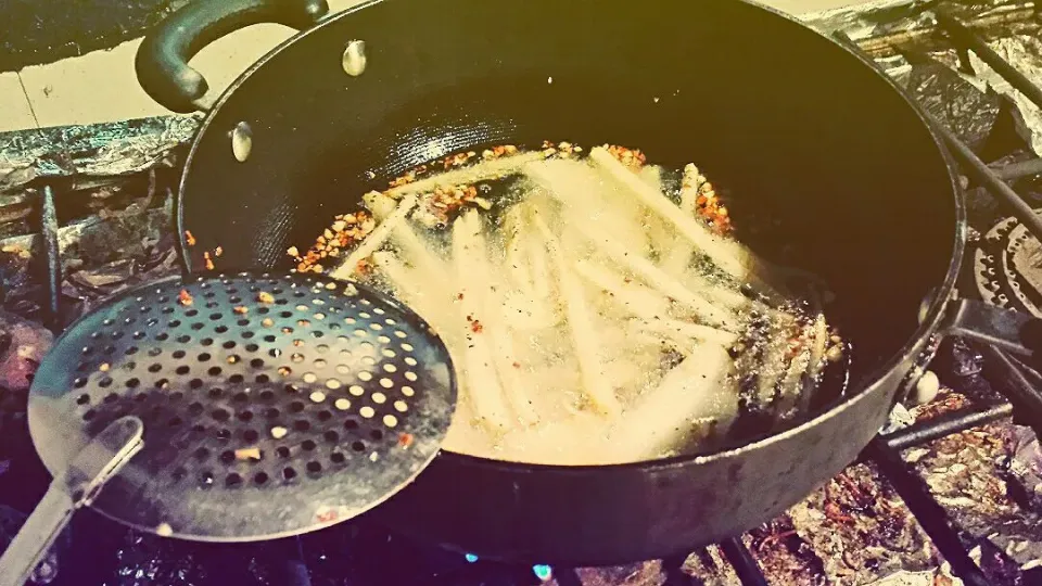 Snapdishの料理写真:Garlic Parmesian Fries|Chelleさん