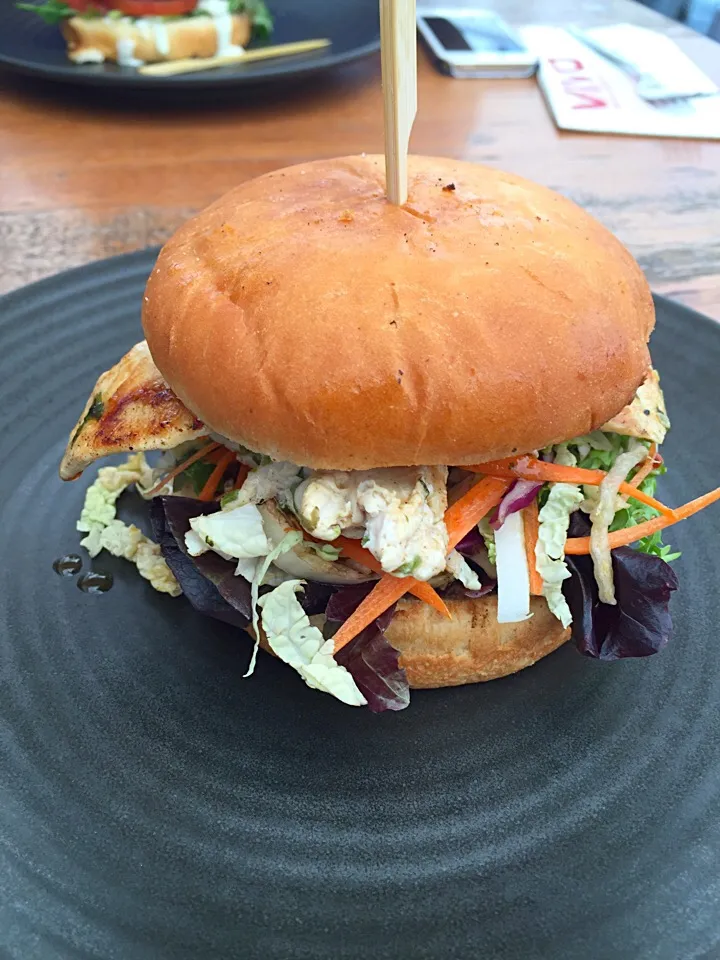 Fabulous Thai flavoured burger. Omg I recommend !!! Find it in Sydney!|charmaineさん