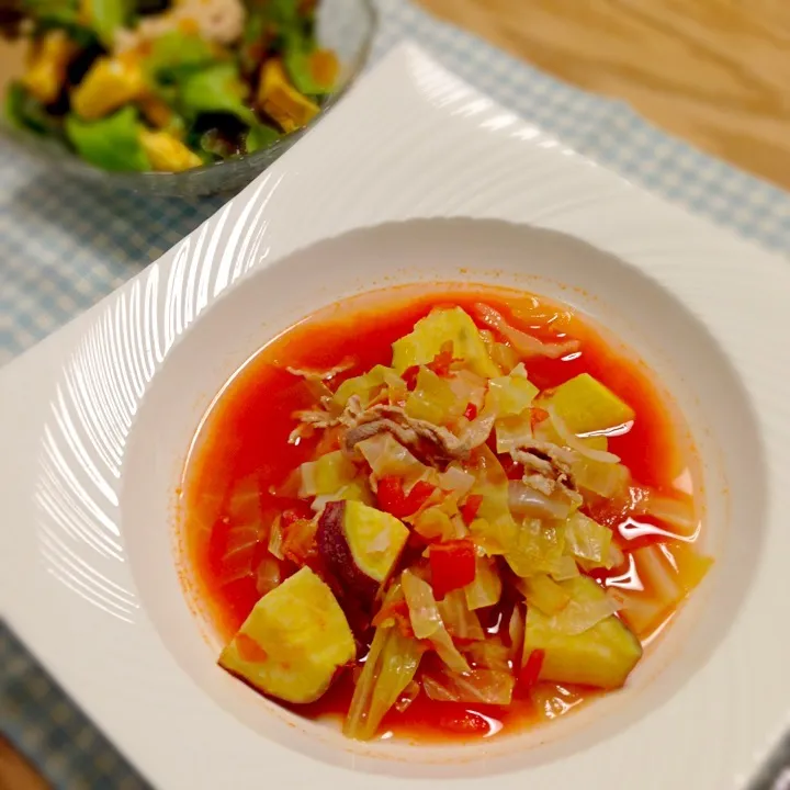 キャベツたっぷり！さつまいもと豚肉の完熟トマトミネストローネ＊2/4|ゆきぼぅさん