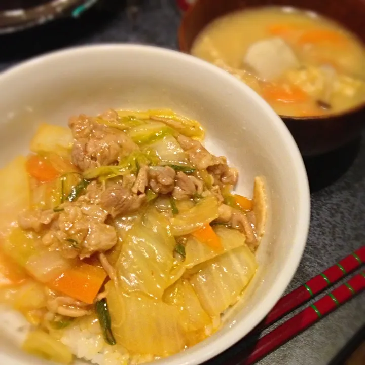 白菜と豚肉のピリ辛中華丼|ともえさん