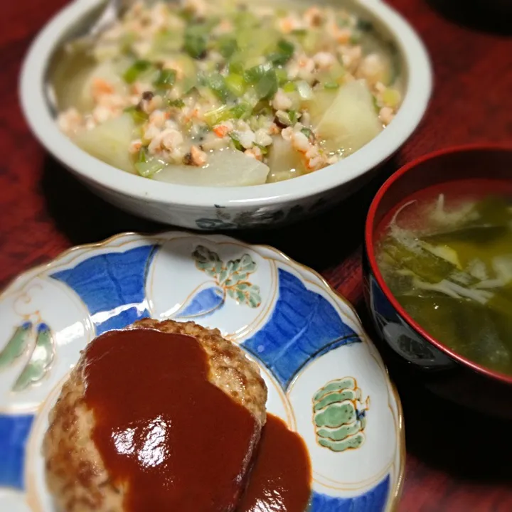 ハンバーグ＆カブのエビ椎茸あんかけ＆ワカメともやしの味噌汁|ともえさん