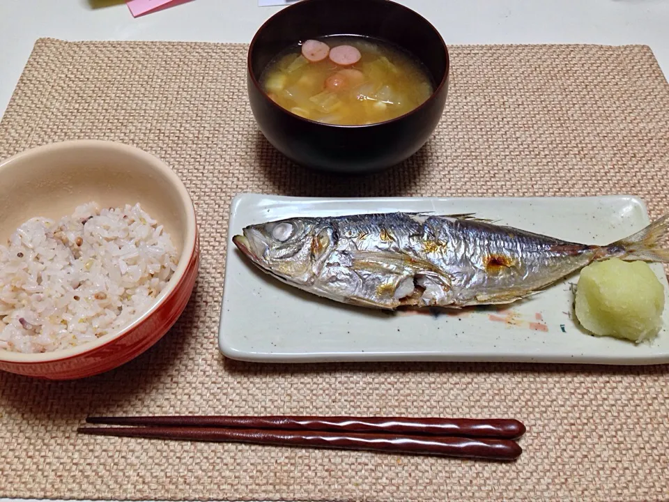 鯵の塩焼き 白菜コーンウインナーの味噌汁|にゃろめさん