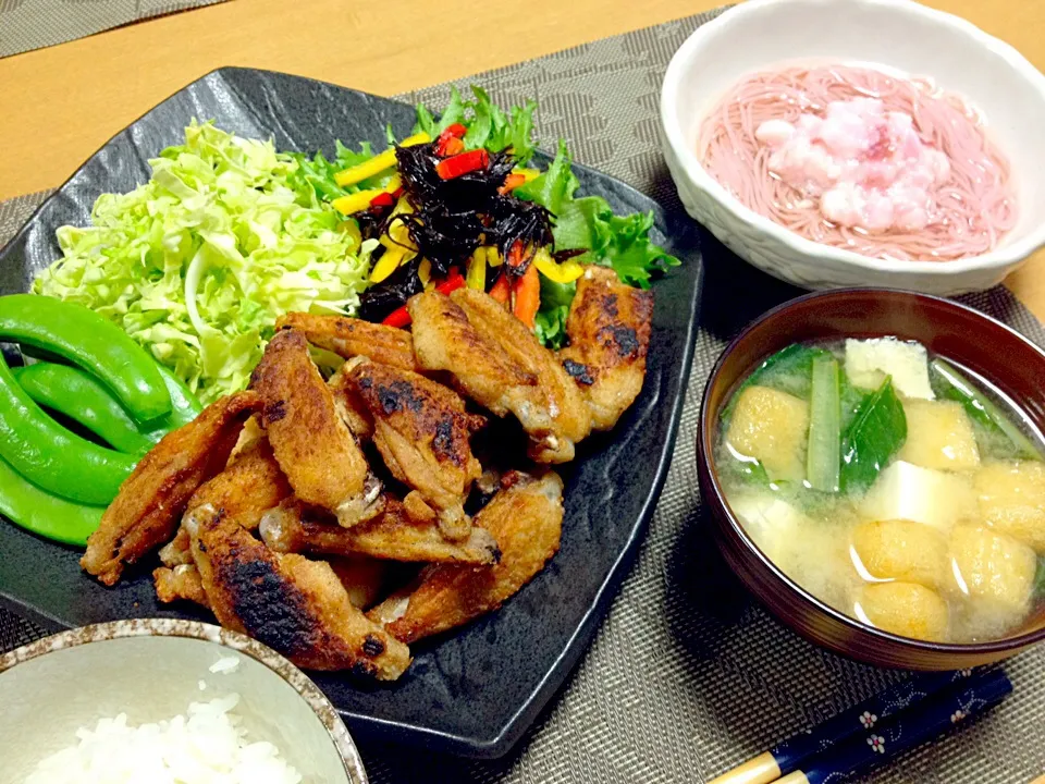 塩手羽唐揚げ、山芋梅そうめん、ひじきのコンソメ煮パプリカ和え、小松菜と豆腐のみそ汁|ねむねこさん