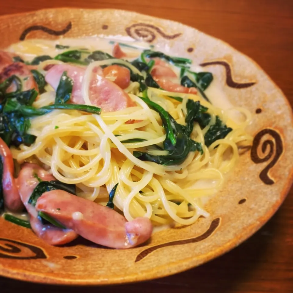 ほうれん草とソーセージのクリームパスタ🍝|かまさん