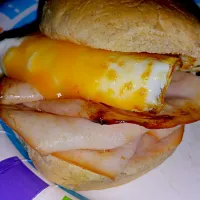 fried egg and honey turkey breakfast slider|Kimさん