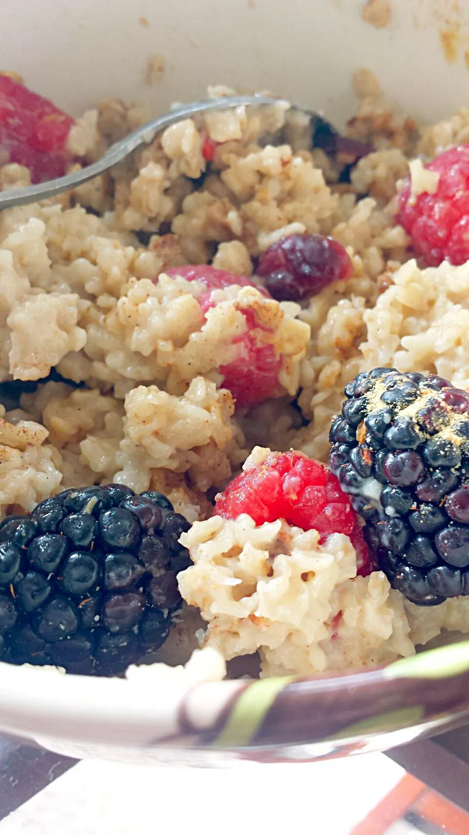 Gluten Free Oatmeal with Berries,  Chai spices and flaxseed grounds. This is not the  Oatmeal my Dad use to make. lol.|lisaさん