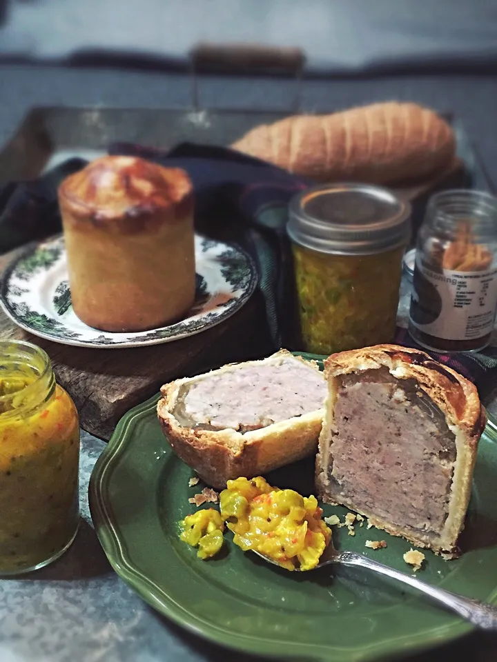 Snapdishの料理写真:British pork pie with piccalilli|rick chanさん