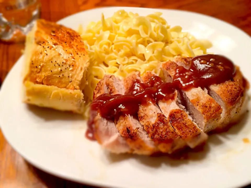 Pan seared Pork chops with peanut sauce and garlic butter noodles|TJ McAfoosさん