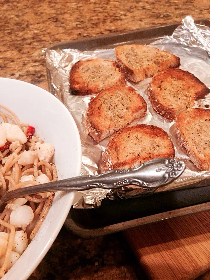 Pasta with garlic bread|Peter Simonさん