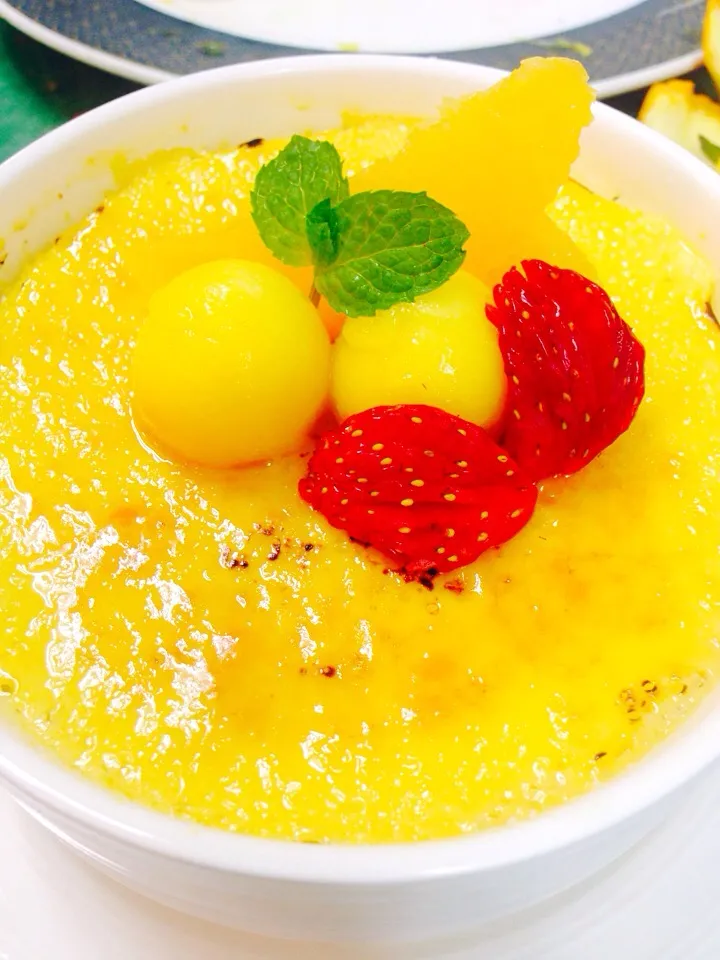 CREAM BRULEE WITH ASSORTED FRUIT 😜|ooвєνєさん