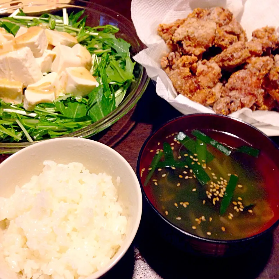 鶏肉のごま唐揚げ、豆腐と水菜のサラダ、ニラともやしの中華スープ|ぼぶさん