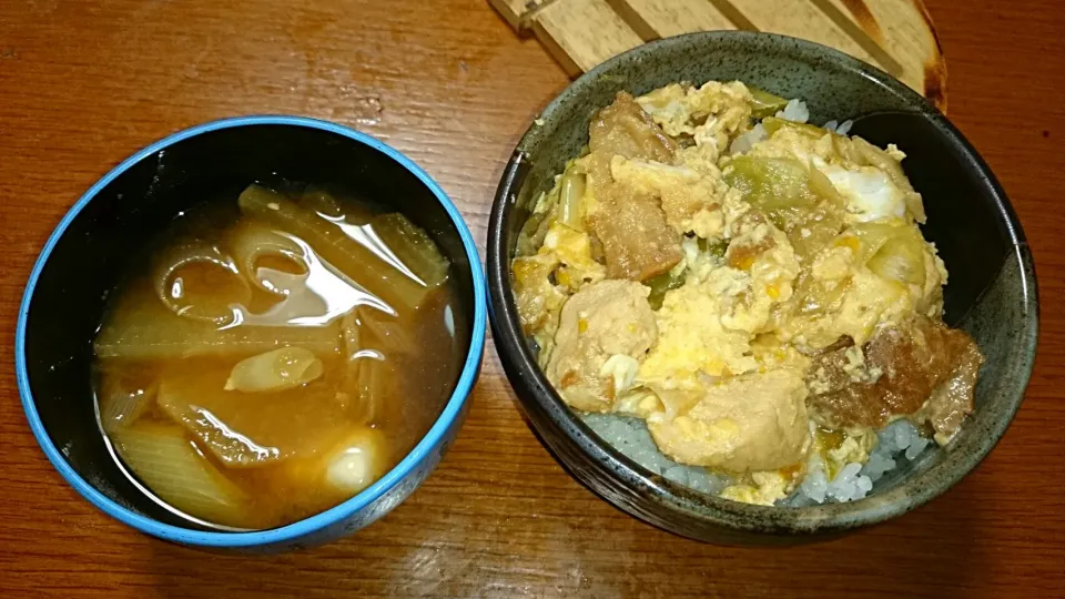 Snapdishの料理写真:かさまし親子丼（と味噌汁）|スケィスさん