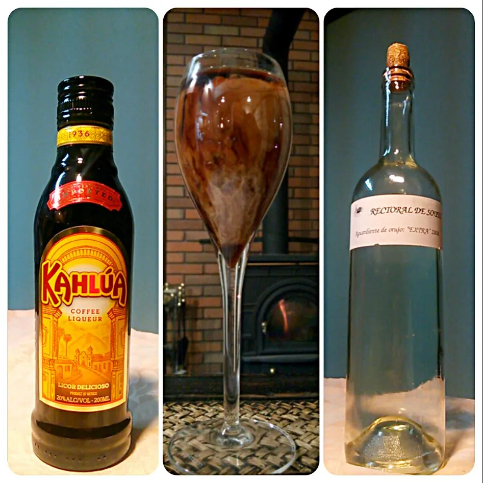 Kahlua con Leche y Aguardiente Gallega(^o^)
カルーア・コン・レチェ・イ・アグアルディエンテ・ガジェガ(^^)v
カルーアのミルクとガリシア地方のアグアルディエンテ（イタリアのグラッパ似）のカクテル(^o^)|quitaさん