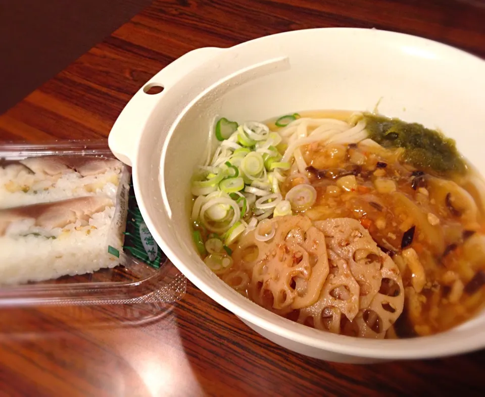 出張飯  ホテルのレンジで晩ごはん！レンコンきんぴら入りそぼろあんかけうどん しめさばの押し寿司   ･････完|ぽんたさん